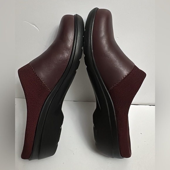 Sz 6 WOMENS CLARKS CLOGS SLIP-ON MULES SHOES BURGUNDY COLOR - Picture 3 of 7